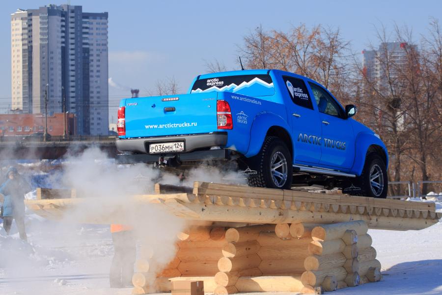  Arctic Trucks Toyota Hilux Double Cab AT35 2011 года  (фото 4 из 8)